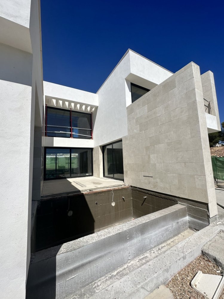 4 bedrooms Villa in Nueva Andalucia, Spain No. 16311