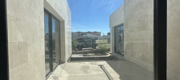 4 bedrooms Villa in Nueva Andalucia, Spain No. 16311 2