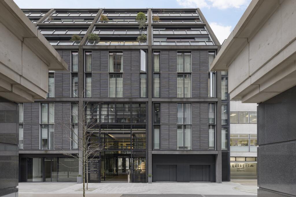 2 bedrooms Apartment in London, United Kingdom No. 13221