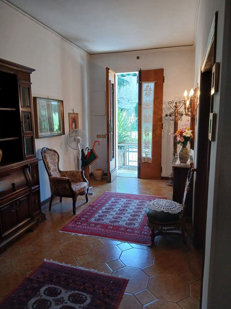 Casa T6 em Prato, Italy N.º 335808