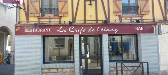 90m² Commercial property in Elancourt, France No. 170364 2