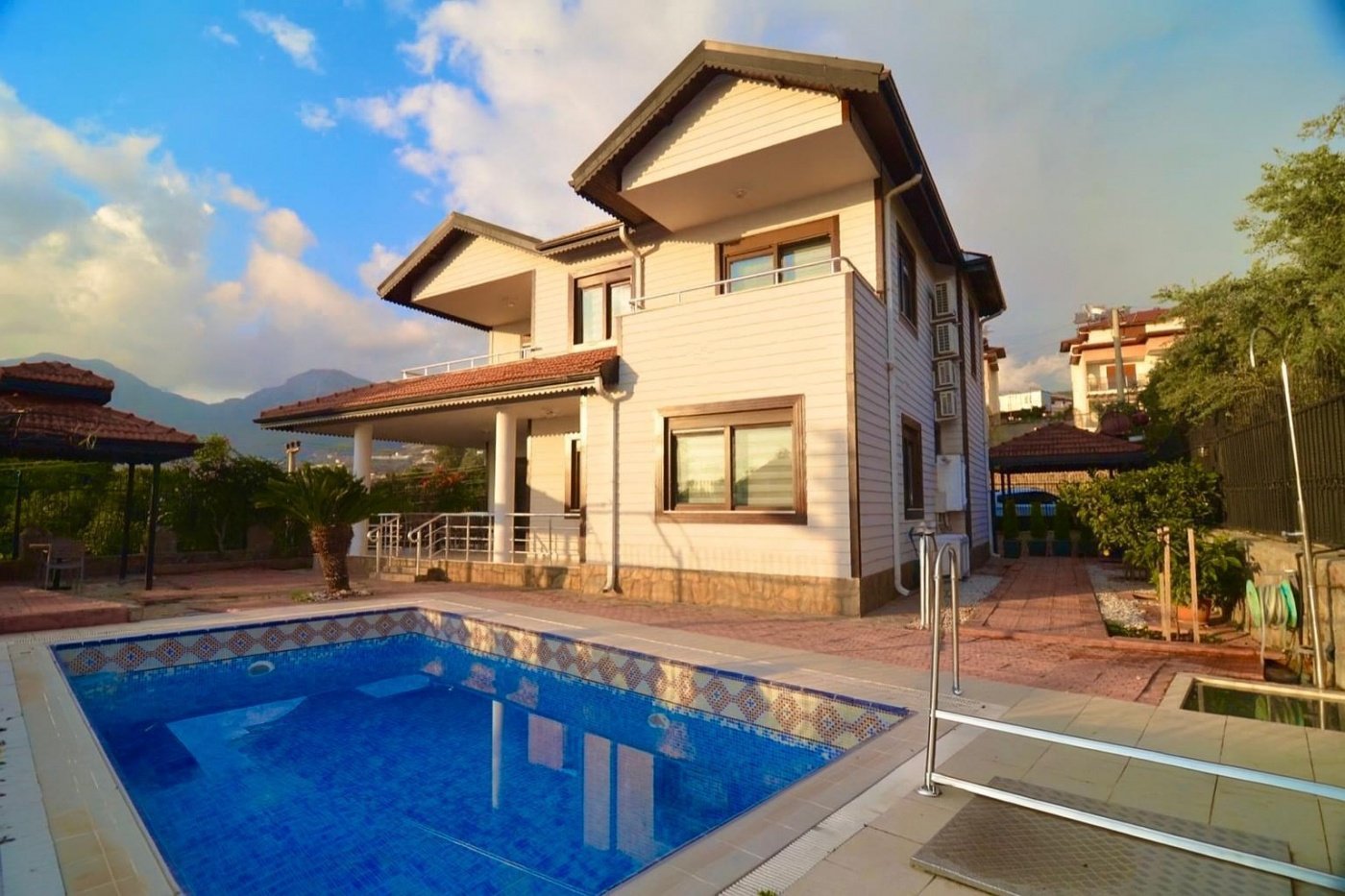 Villa 4+1 in Oba, Turkey No. 48227