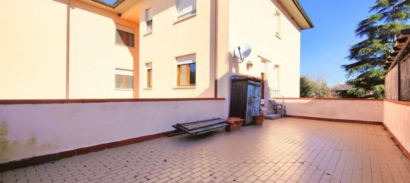 4-salle Appartement à Vecchiano, Italy No. 49077 5