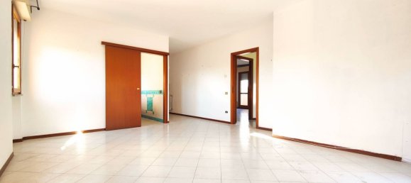 4-salle Appartement à Vecchiano, Italy No. 49077 9