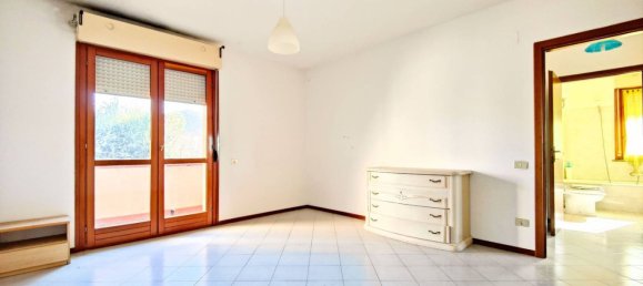 4-salle Appartement à Vecchiano, Italy No. 49077 12