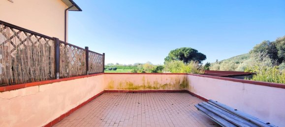 4-salle Appartement à Vecchiano, Italy No. 49077 4