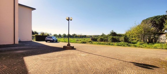 4-salle Appartement à Vecchiano, Italy No. 49077 25