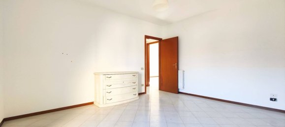 4-salle Appartement à Vecchiano, Italy No. 49077 14