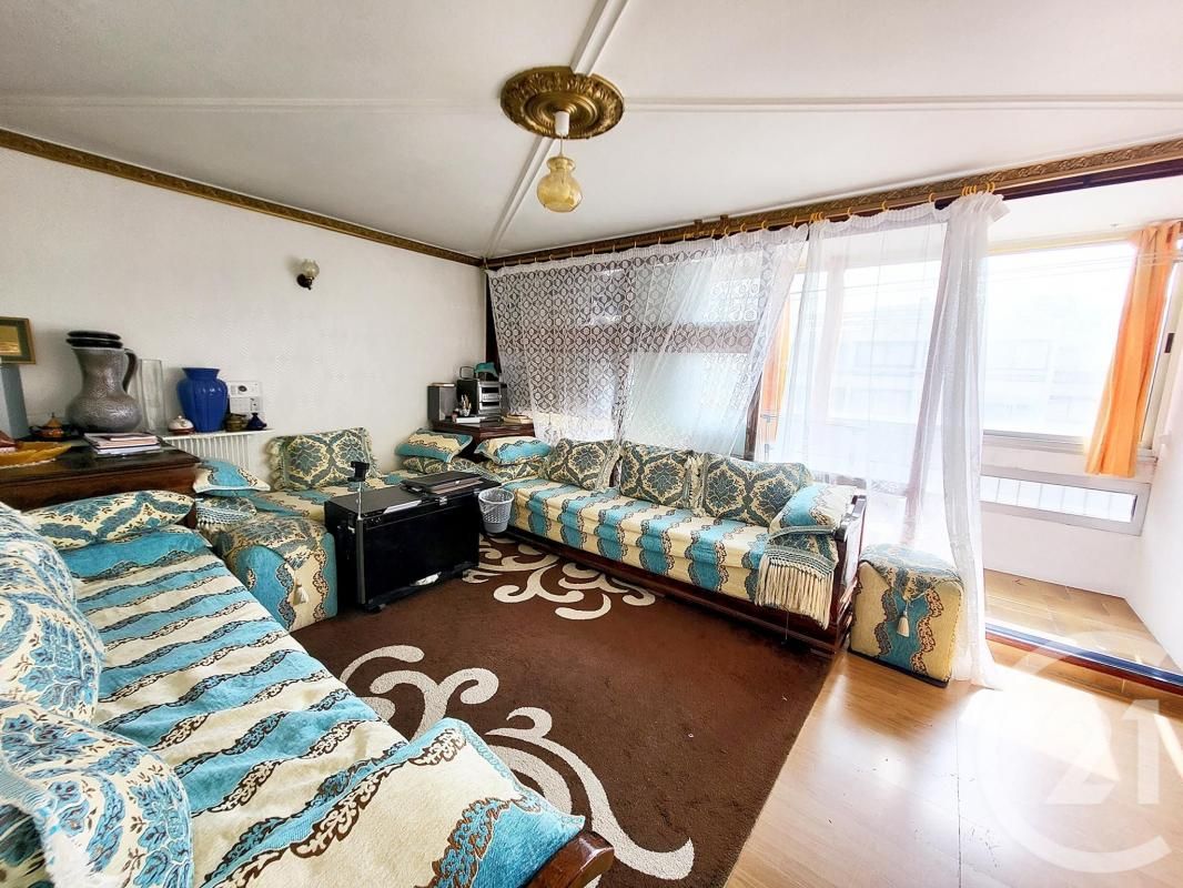 2 bedrooms Apartment in Massy, France No. 174288