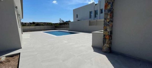 Propiedad comercial de 3 dormitorios en Moni, Cyprus No. 71637 9