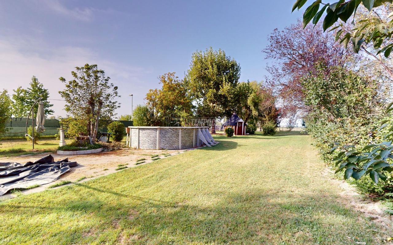 4 rooms Villa in Soliera, Italy No. 18009