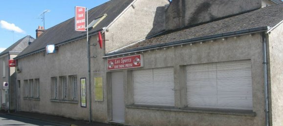 280m² Commercial property in Chisseaux, France No. 82462 4