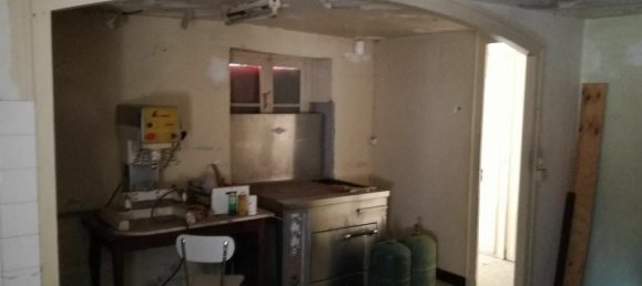 280m² Commercial property in Chisseaux, France No. 82462 3