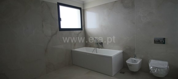 Дом с 3 спальнями в Фуншал, Португалия № 94269 17