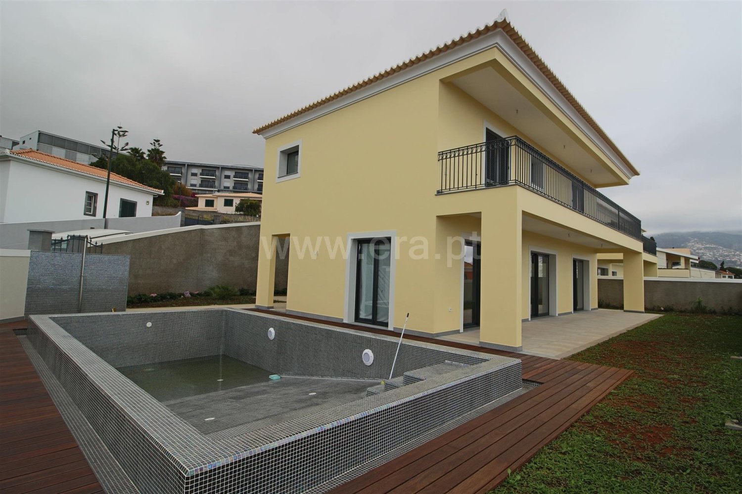 Дом с 3 спальнями в Фуншал, Португалия № 94269