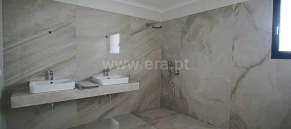 Дом с 3 спальнями в Фуншал, Португалия № 94269 18