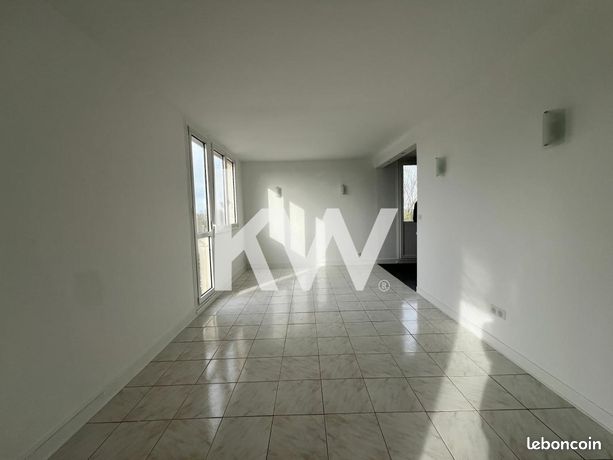 3 غرف نوم شقة في Noisy-le-Grand, France رقم 303844