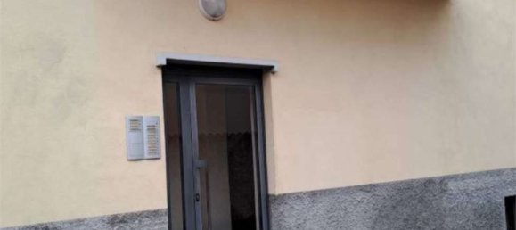 Apartamento de 4 habitaciónes en Induno Olona, Italy No. 3184 9