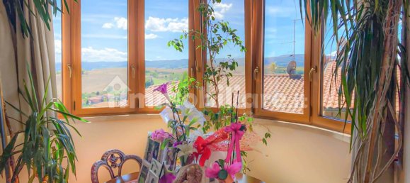 Квартира с 2 спальнями в Монтальчино, Италия № 216333 2