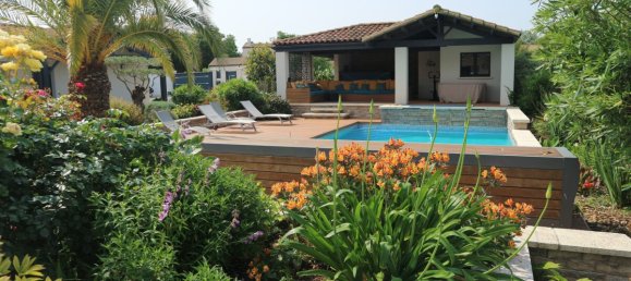 5 bedrooms Villa in La Rochelle, France No. 347652 2