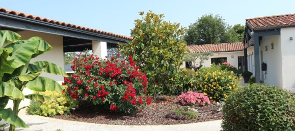 5 bedrooms Villa in La Rochelle, France No. 347652 10