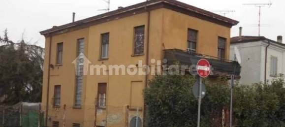 3 bedrooms House in Fiorenzuola d'Arda, Italy No. 266130 2