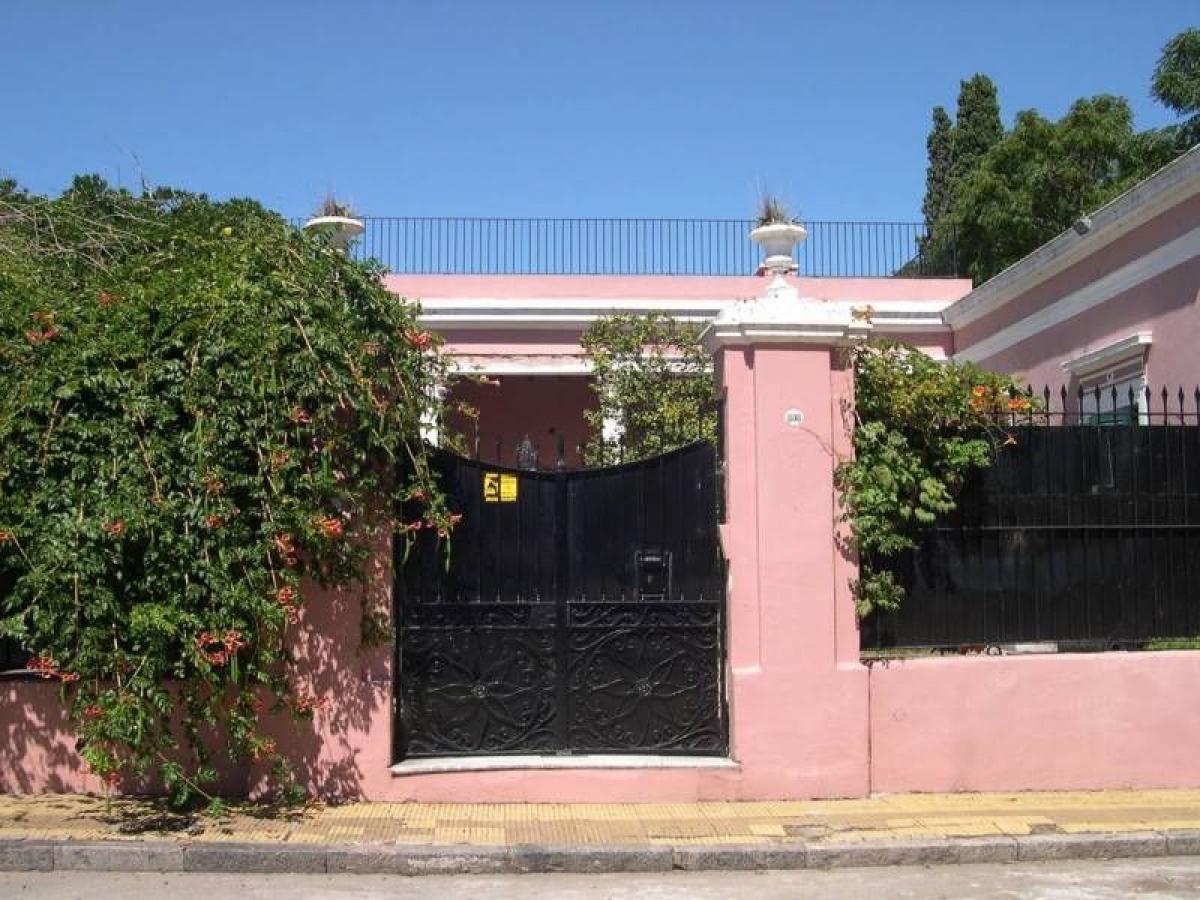 Casa de 4 dormitorios en San Isidro, Argentina No. 77902