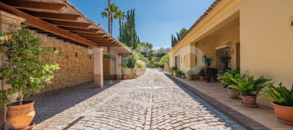 5 bedrooms Villa in Cadiz, Spain No. 103971 12