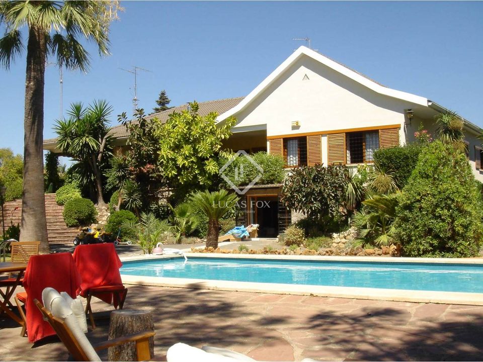7 bedrooms Villa in Paterna, Spain No. 264057