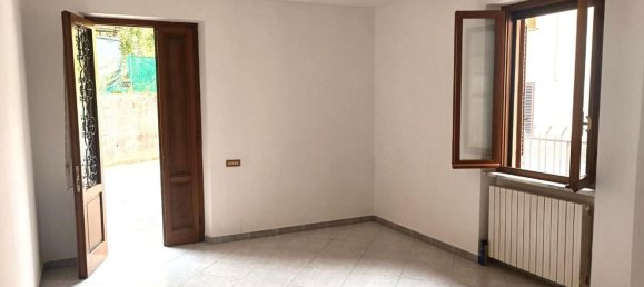 4 rooms Apartment in Gallicano, Italy No. 134865 2