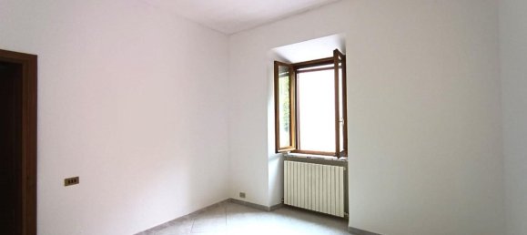 4 rooms Apartment in Gallicano, Italy No. 134865 8
