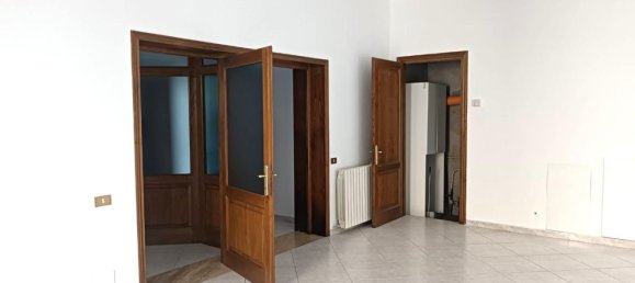 4 rooms Apartment in Gallicano, Italy No. 134865 4