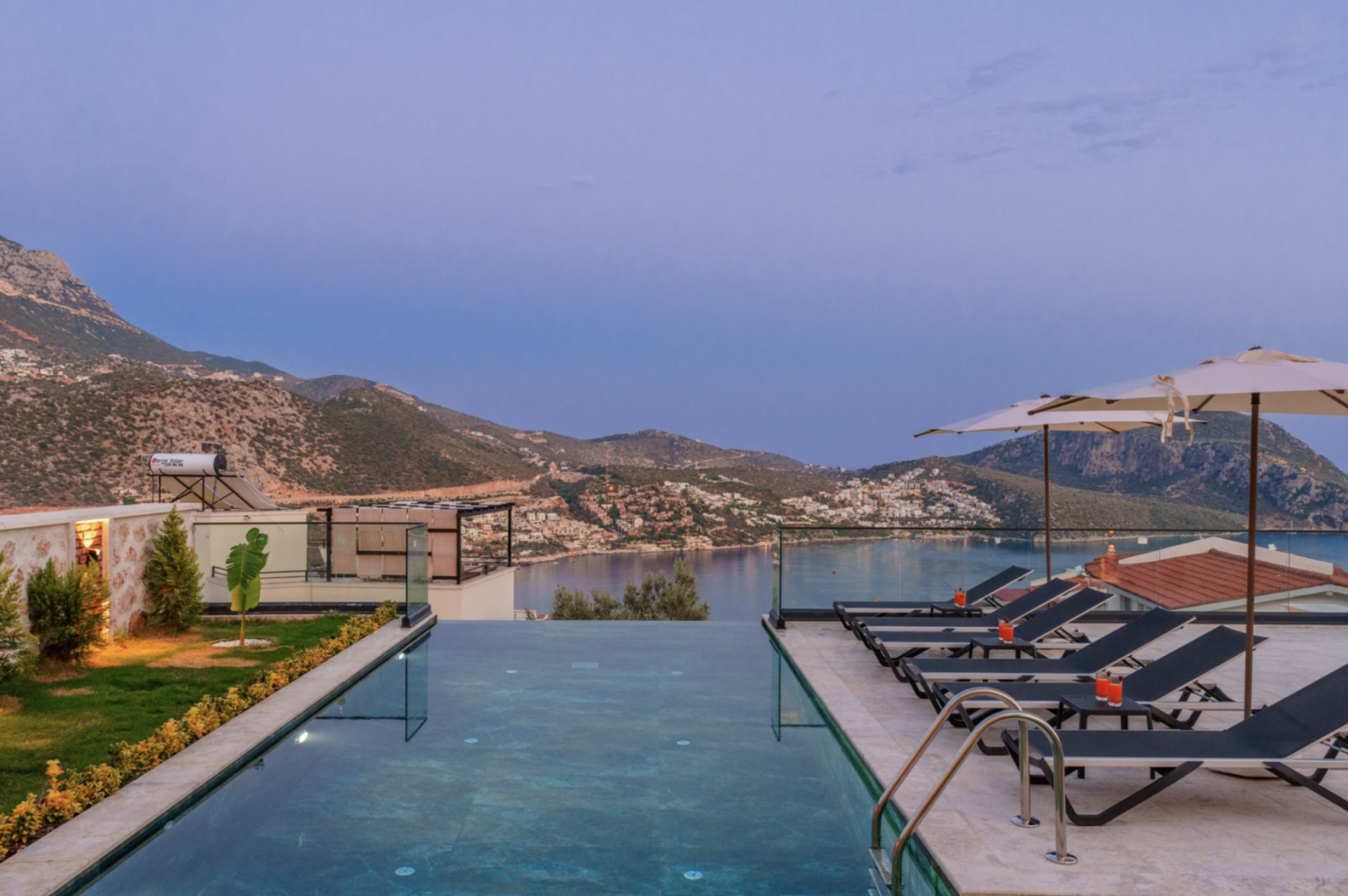 Villa 4+1 in Kalkan, Turkey No. 28081