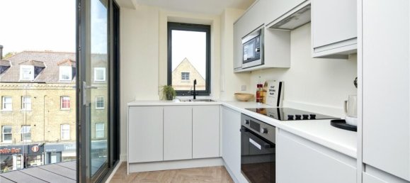 1 bedroom Apartment in Beckenham, United Kingdom No. 3498 3