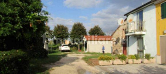 3 bedrooms Apartment in Arcole, Italy No. 263075 2