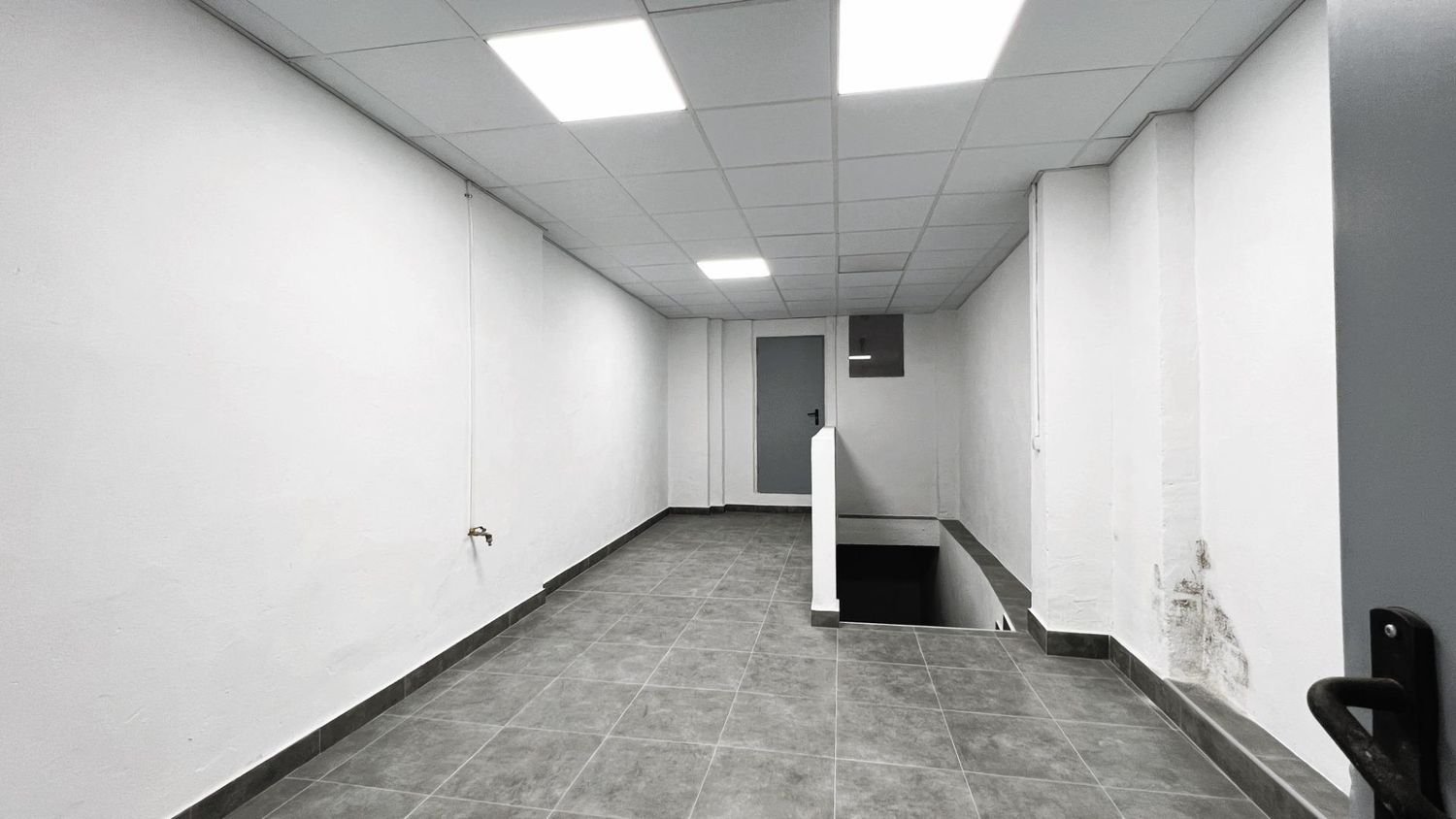 Gewerbliche Immobilie in Zaragoza, Spain 98m², Nr. 64471