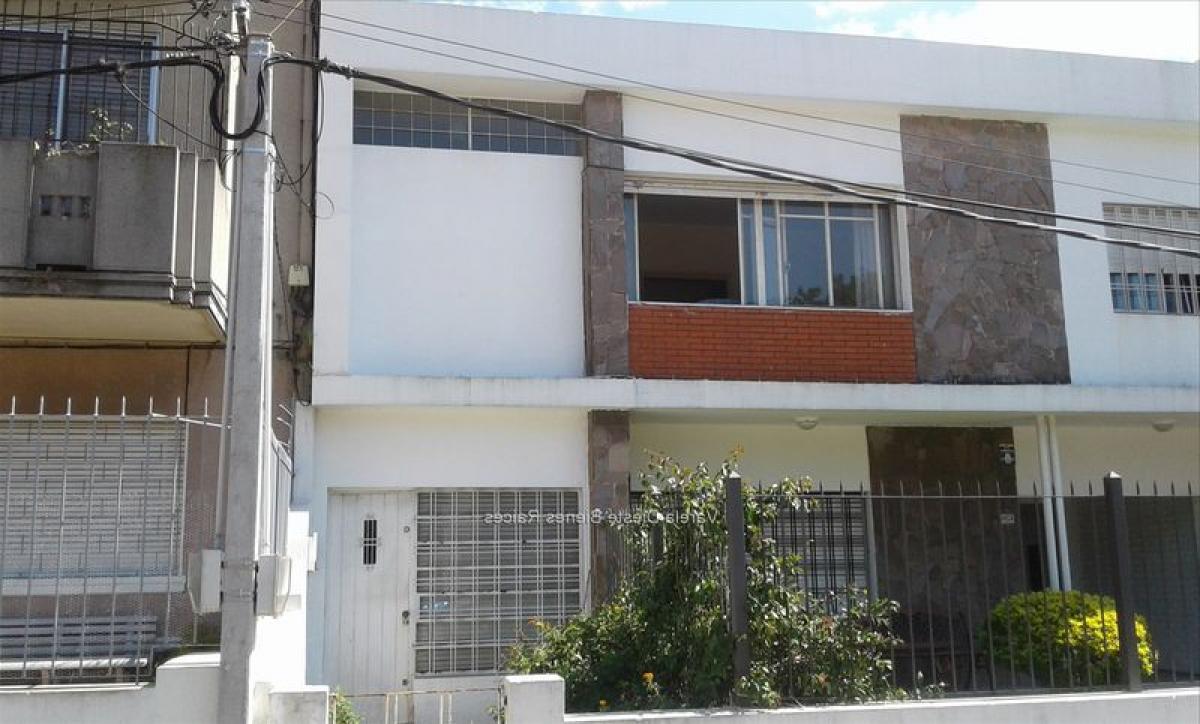 3 bedrooms House in Montevideo, Uruguay No. 739