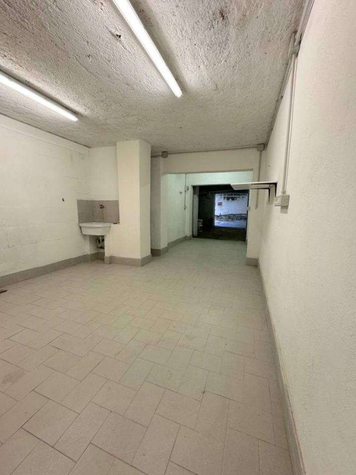  مرآب في Rome, Italy 28متر مربع رقم 37511