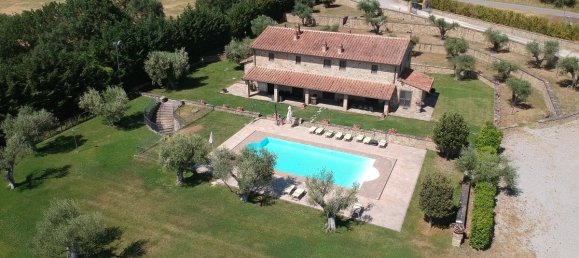 7 bedrooms House in Tuoro sul Trasimeno, Italy No. 52726 2