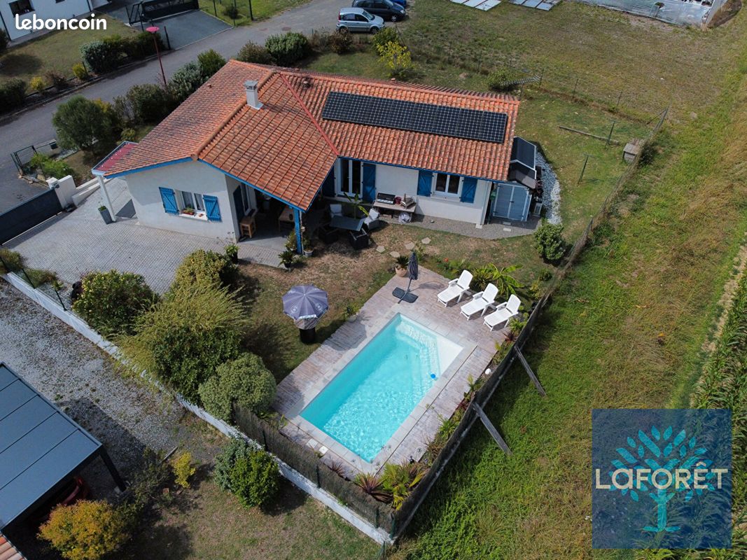 3 bedrooms House in Heugas, France No. 296925