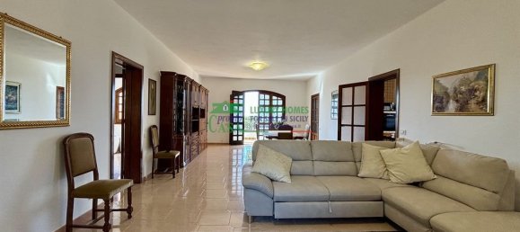 6 bedrooms Villa in Ragusa, Italy No. 151728 8