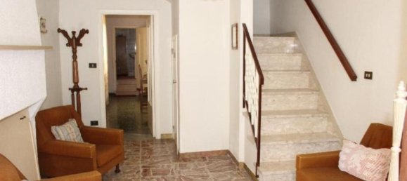 Дом с 4 комнатами в Купелло, Италия № 36276 6