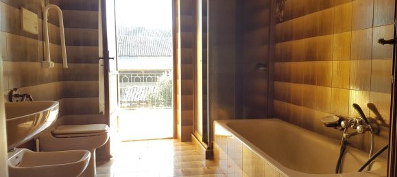 Дом с 6 комнатами в Монтанаро, Италия № 84583 21