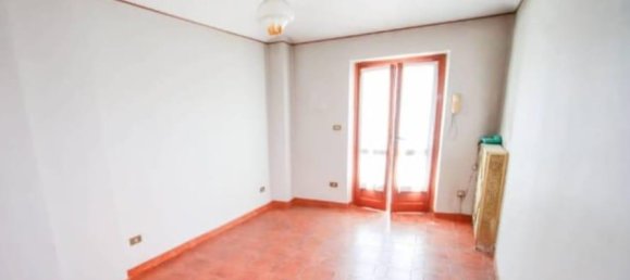 Дом с 6 комнатами в Монтанаро, Италия № 84583 18