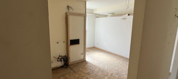 143m² Commercial property in Segrate, Italy No. 373624 4