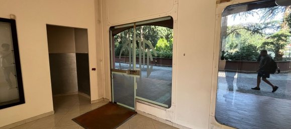 143m² Commercial property in Segrate, Italy No. 373624 12
