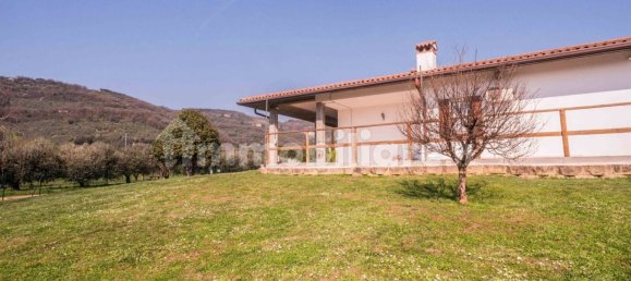 3 bedrooms Villa in Verona, Italy No. 218590 2