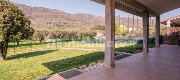 3 bedrooms Villa in Verona, Italy No. 218590 4