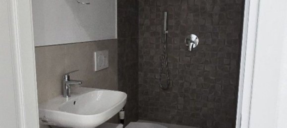 5 Schlafzimmer Wohnung in Reggio Emilia, Italy, Nr. 330635 17