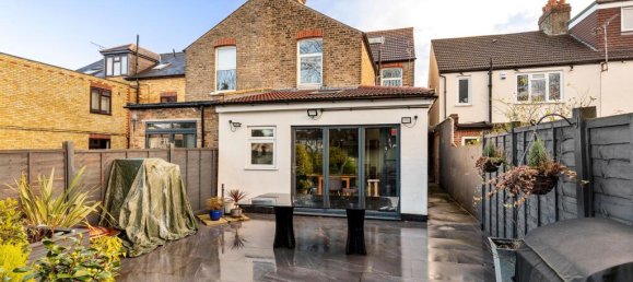 Дом с 3 спальнями в Бекенхэм, Великобритания № 886 21